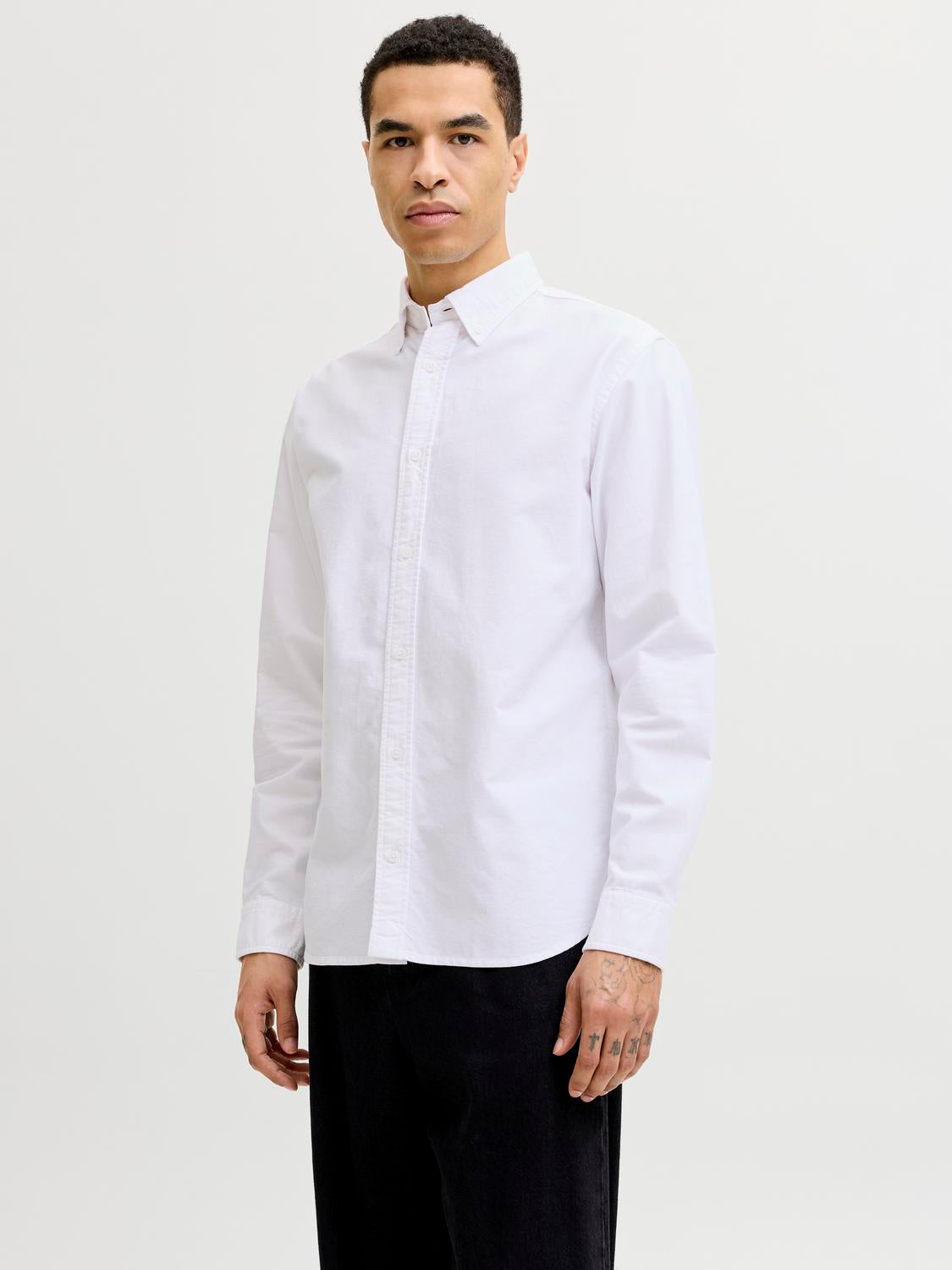 model_shot-front